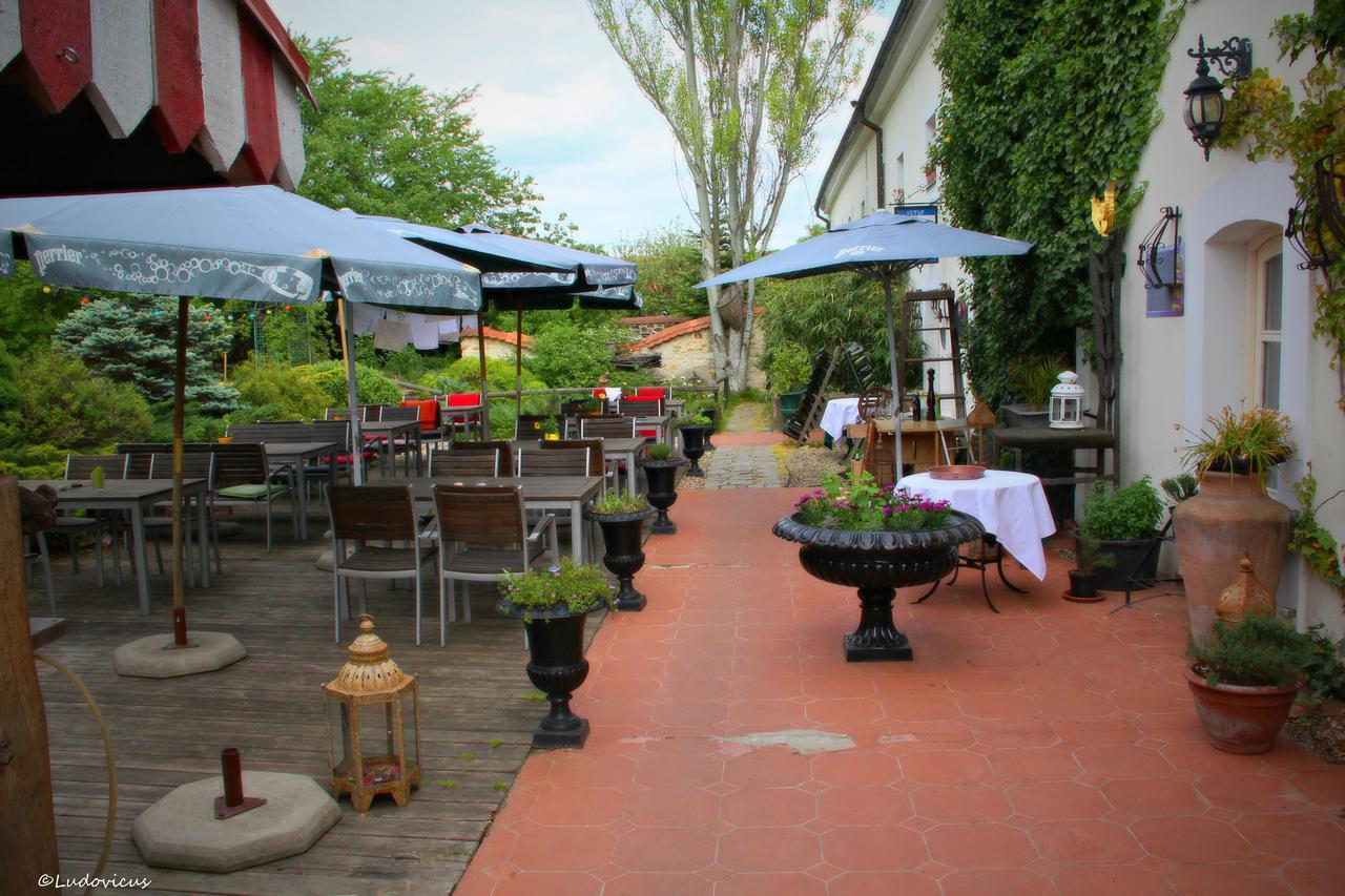 Auberge de Provence Tuchomerice Exterior foto